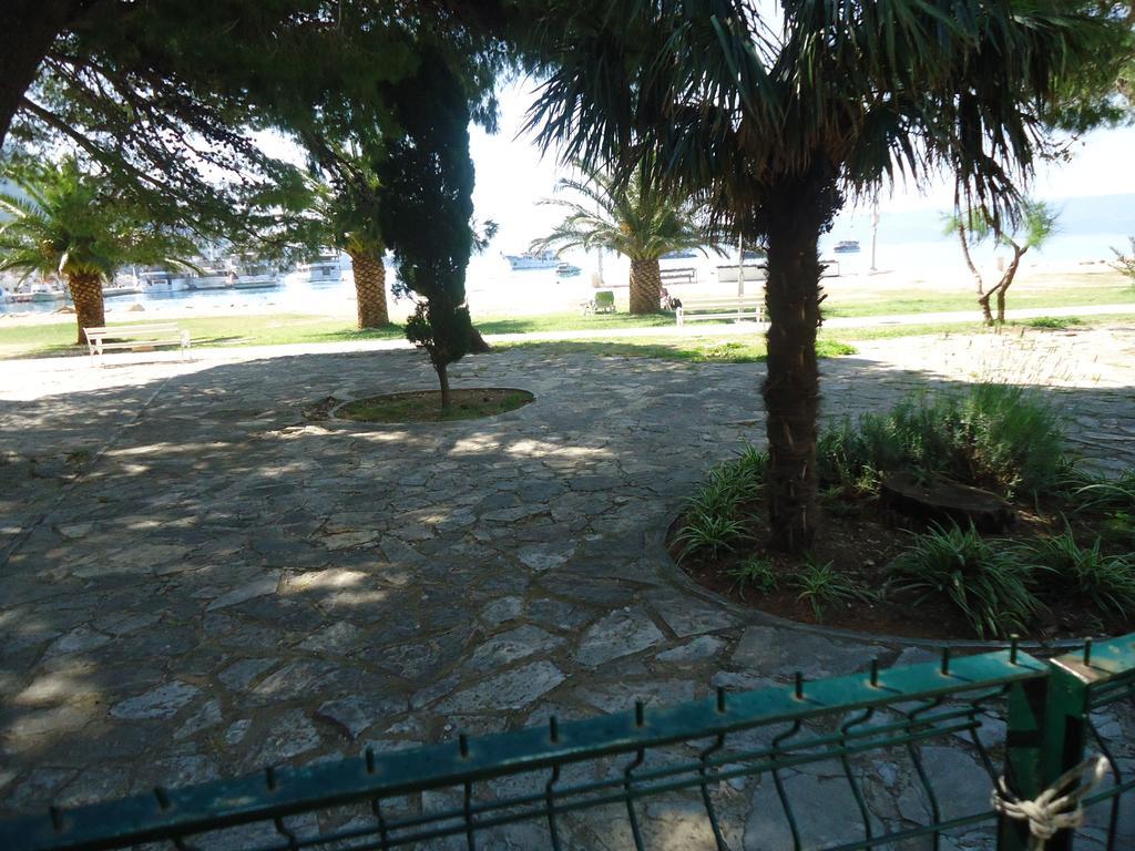 Omis Apartment On The Beach Exterior foto